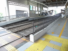 帷子ノ辻駅大宮行スロープ