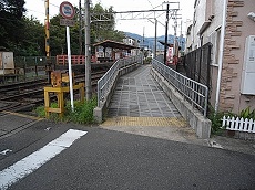 車折神社駅大宮行スロープ