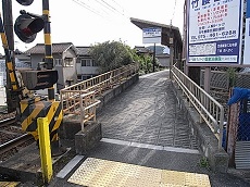 妙心寺駅白梅町行スロープ