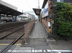 嵐電嵯峨駅嵐山行スロープ