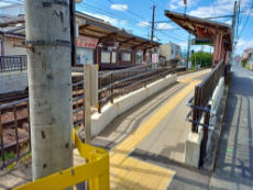 等持院駅白梅町行スロープ